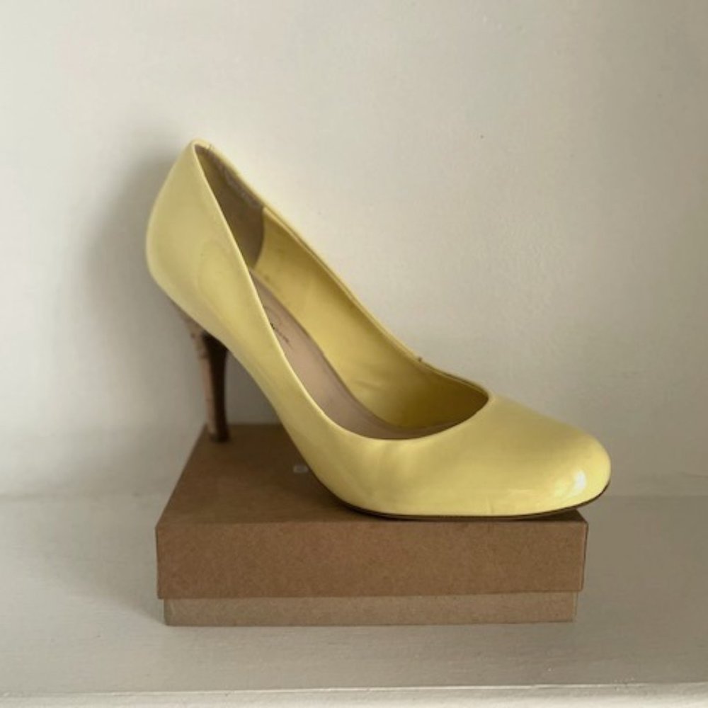 Jessica Simpson yellow pump heels